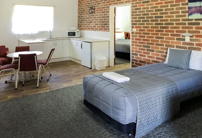 Perhehuone, Leeton Heritage Motor Inn