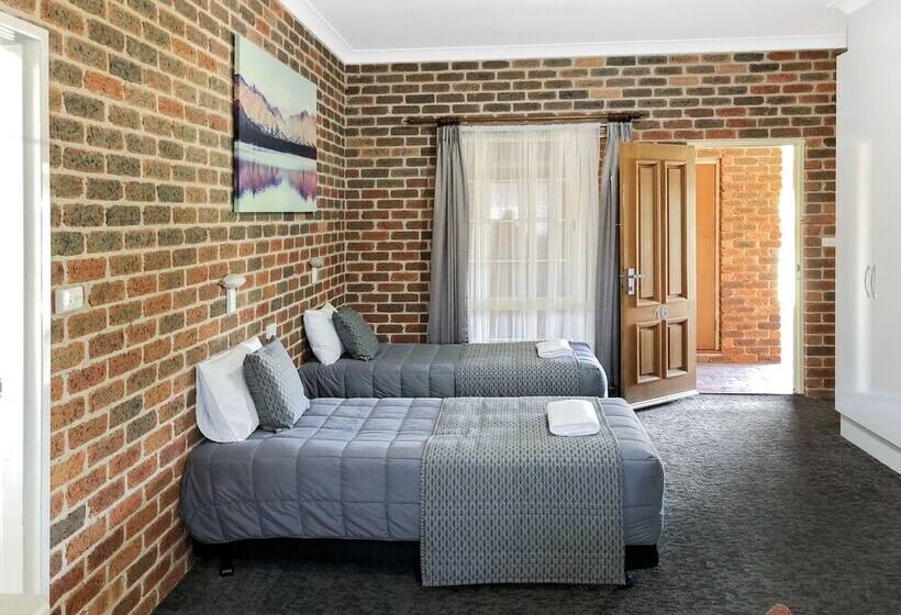 Perhehuone, Leeton Heritage Motor Inn
