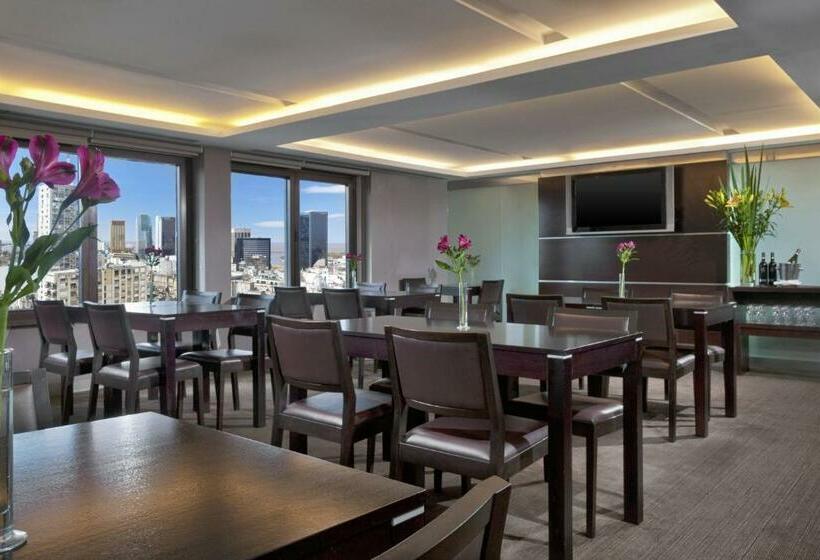 Club Room King Bed, Libertador