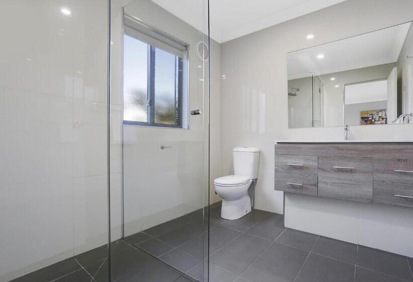 חדר סטנדרט, The Great Ocean Road Studios