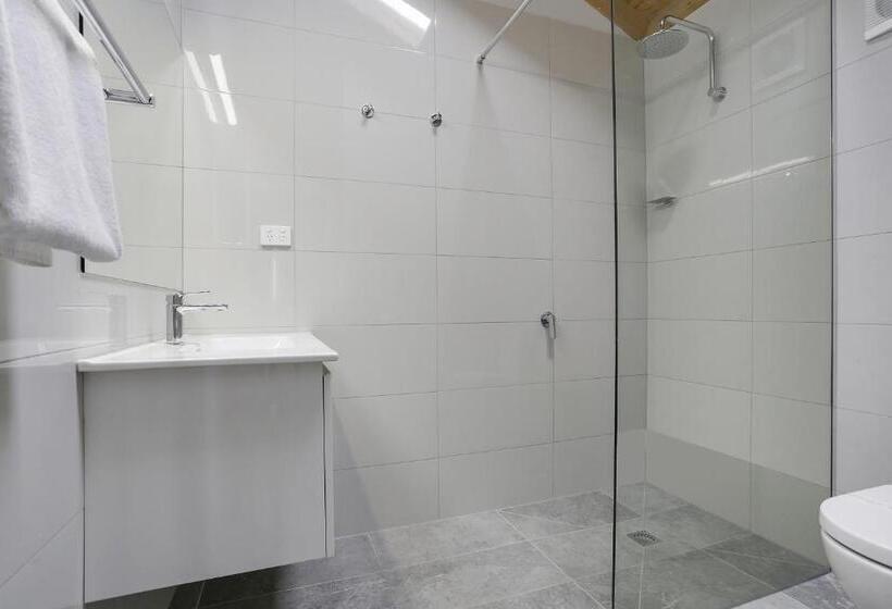 סוויטה משפחתית, The Great Ocean Road Studios