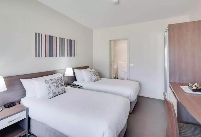 デラックスルーム, Drouin Motel