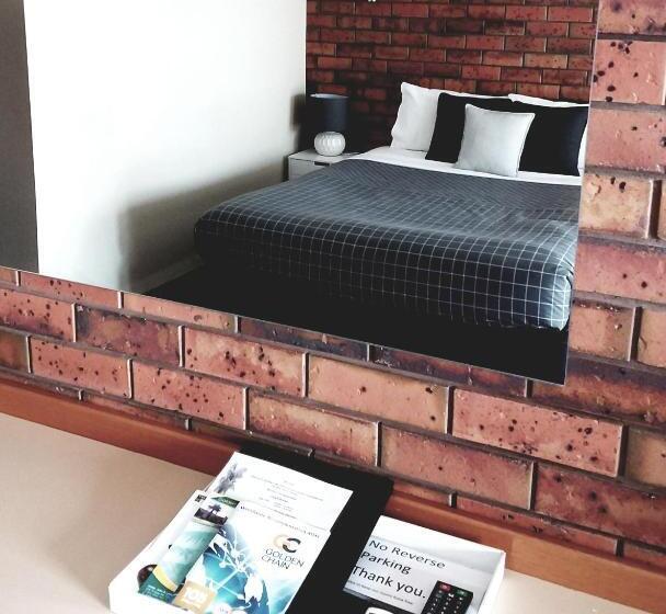 غرفة ديلوكس, Golden Palms Motel