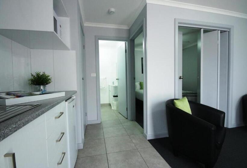 ‫فيلا غرفة نوم واحدة, Golden Palms Motel