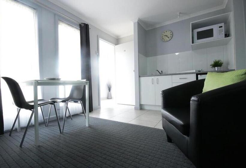 ‫فيلا غرفة نوم واحدة, Golden Palms Motel