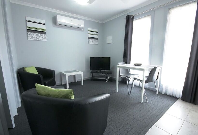 ‫فيلا غرفة نوم واحدة, Golden Palms Motel