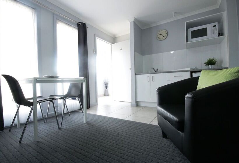 ‫فيلا غرفة نوم واحدة, Golden Palms Motel