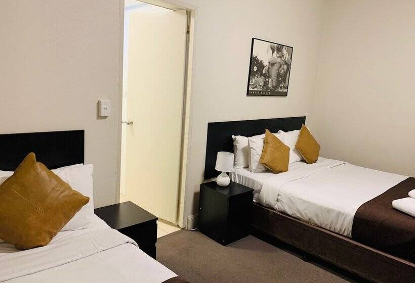 스탠다드 트리플 룸, Greenwich Inn Motel