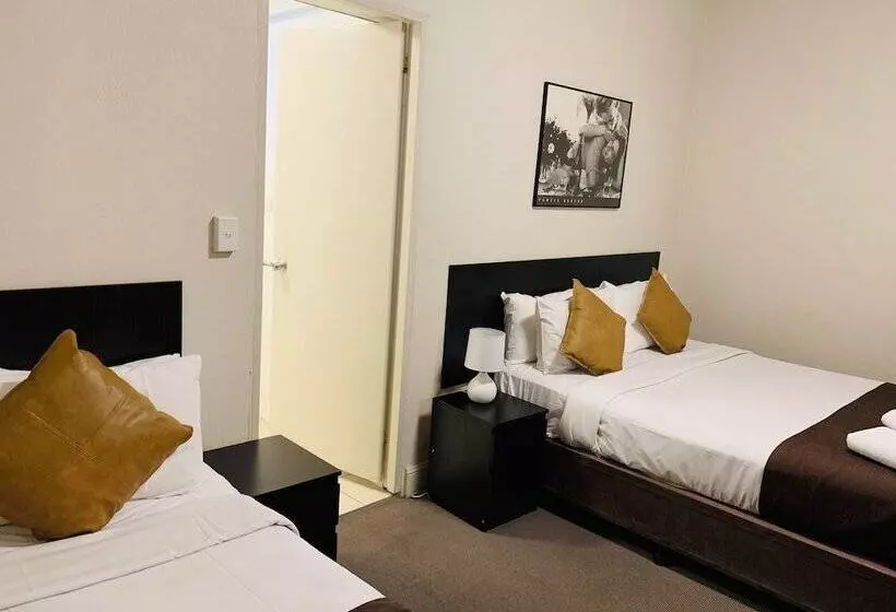 スタンダードトリプルルーム, Greenwich Inn Motel