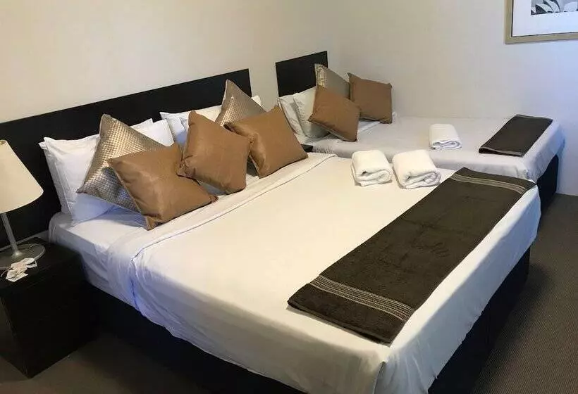 スタンダードトリプルルーム, Greenwich Inn Motel