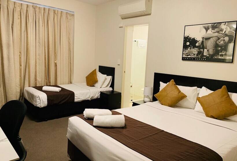 חדר סטנדרט לשלושה, Greenwich Inn Motel