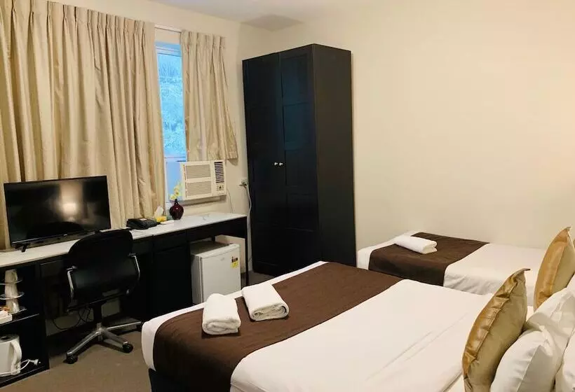 スタンダードトリプルルーム, Greenwich Inn Motel