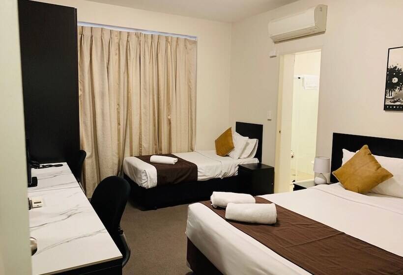 חדר סטנדרט לשלושה, Greenwich Inn Motel