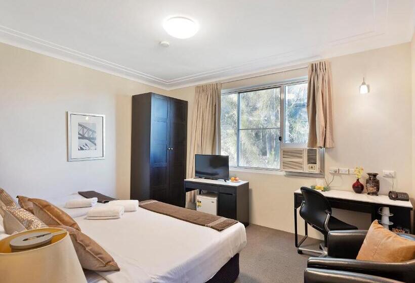 חדר סטנדרט לשלושה, Greenwich Inn Motel