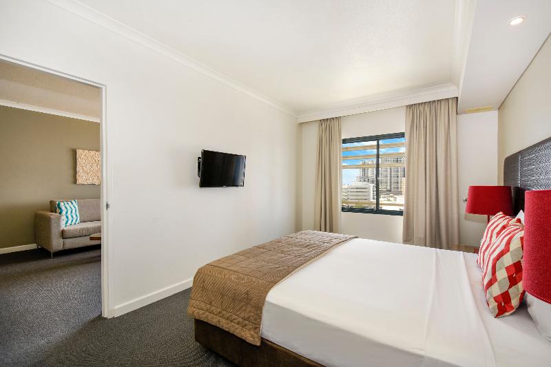 غرفة عائلية, Mantra On The Esplanade