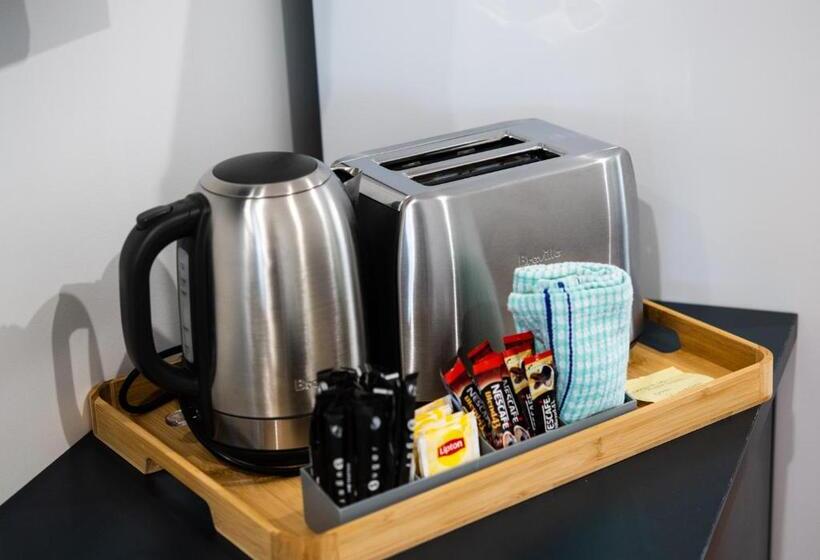 Suite Queen Bed, River Motel