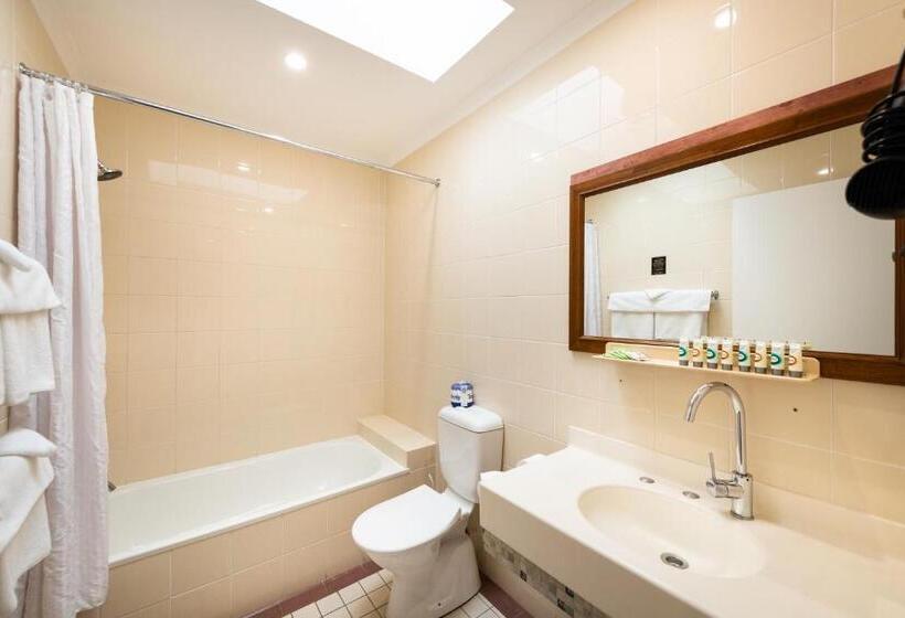 Suite Queen Bed, River Motel