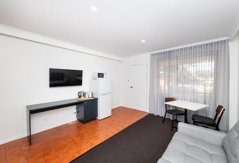 Suite Queen Bed, River Motel