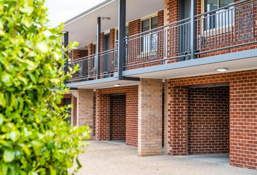 سوییت خانوادگی, River Motel