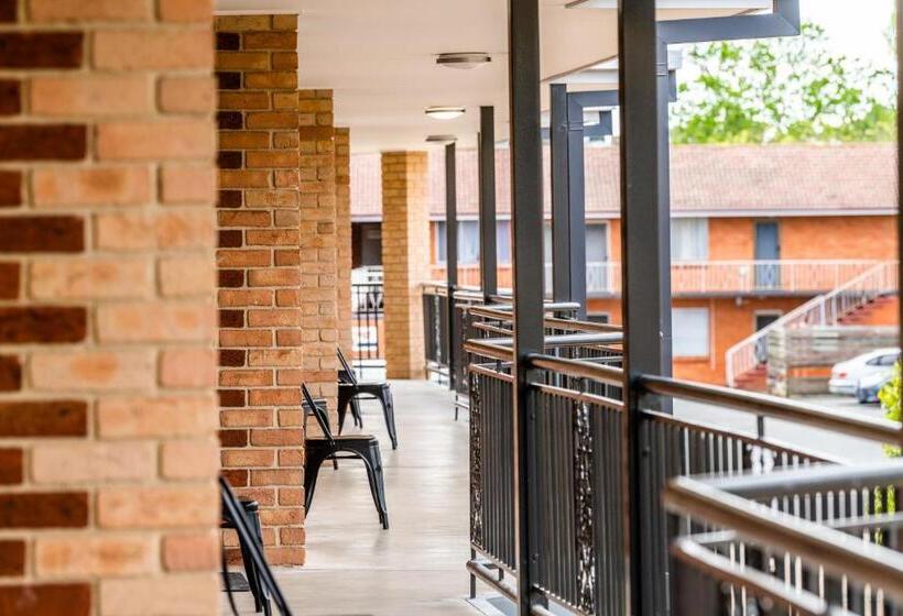 سوییت خانوادگی, River Motel