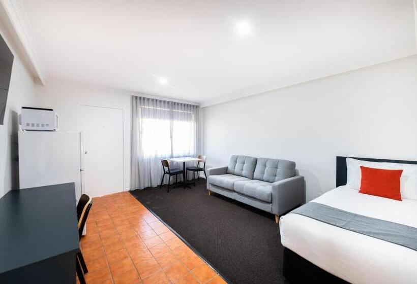 سوییت خانوادگی, River Motel