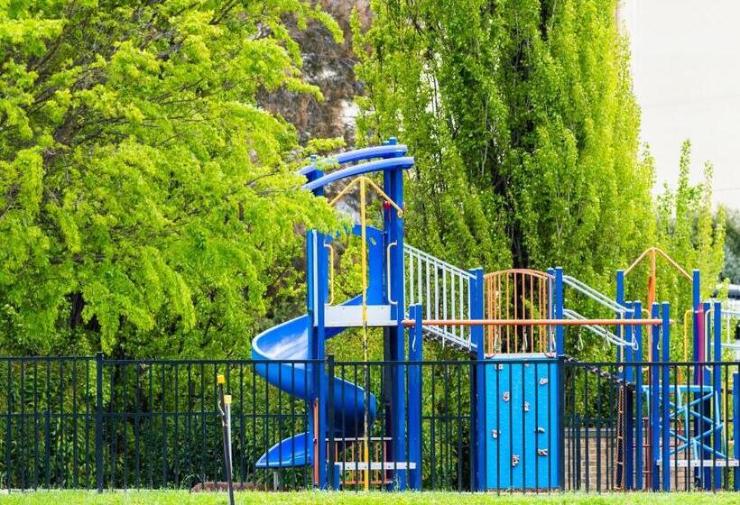 سوییت خانوادگی, River Motel