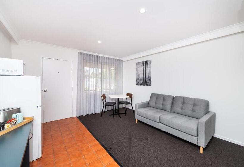 Suite Queen Bed, River Motel