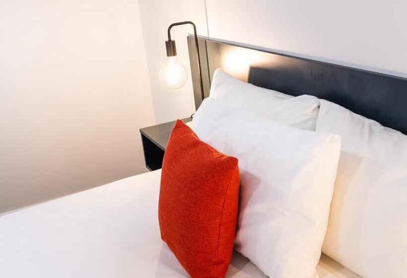 Suite Queen Bed, River Motel