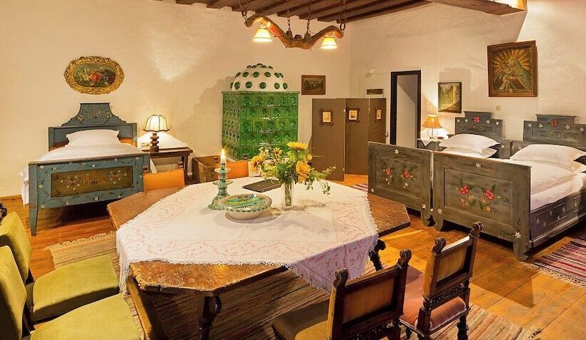 غرفة قياسية ثلاثية, Schloss Ernegg