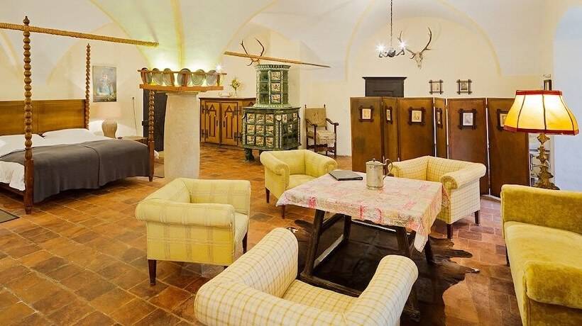 غرفة قياسية ثلاثية, Schloss Ernegg