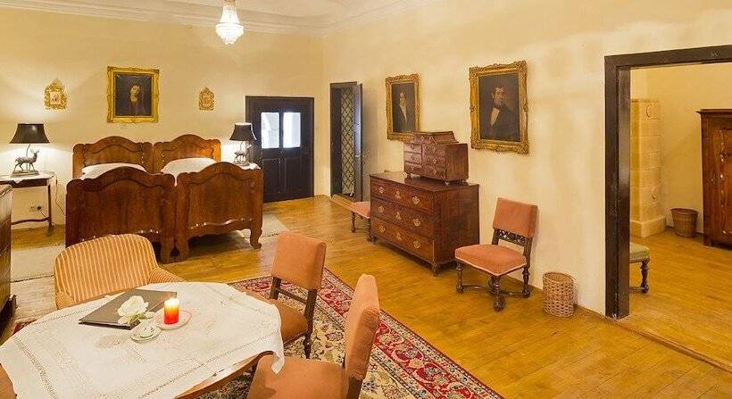 غرفة قياسية ثلاثية, Schloss Ernegg