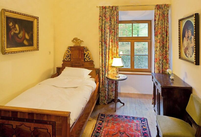 غرفة قياسية ثلاثية, Schloss Ernegg