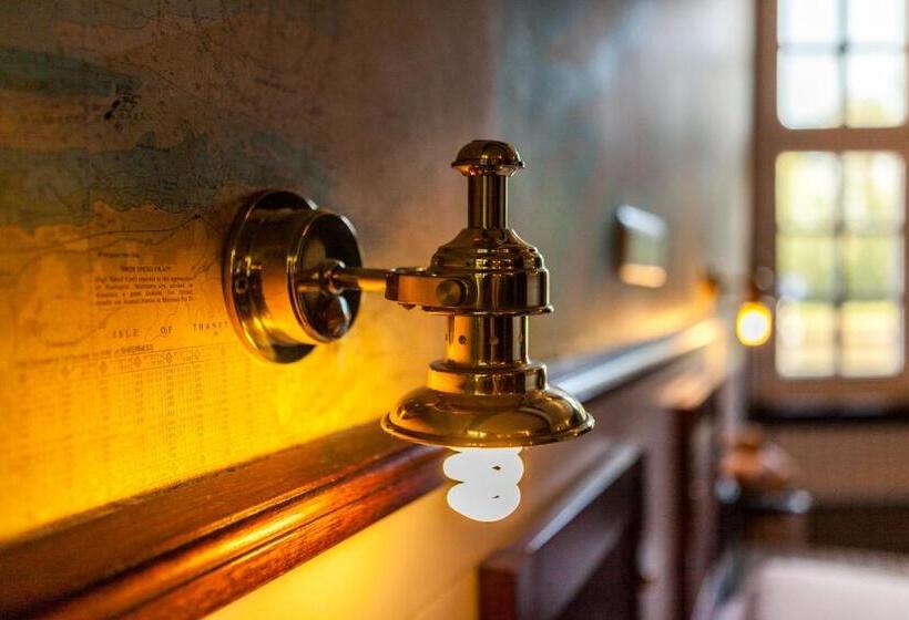 Номен Superior с Гидромассажем, Boat Hotel De Barge