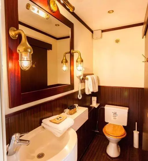 Standard Room with Views, Boat Hotel De Barge