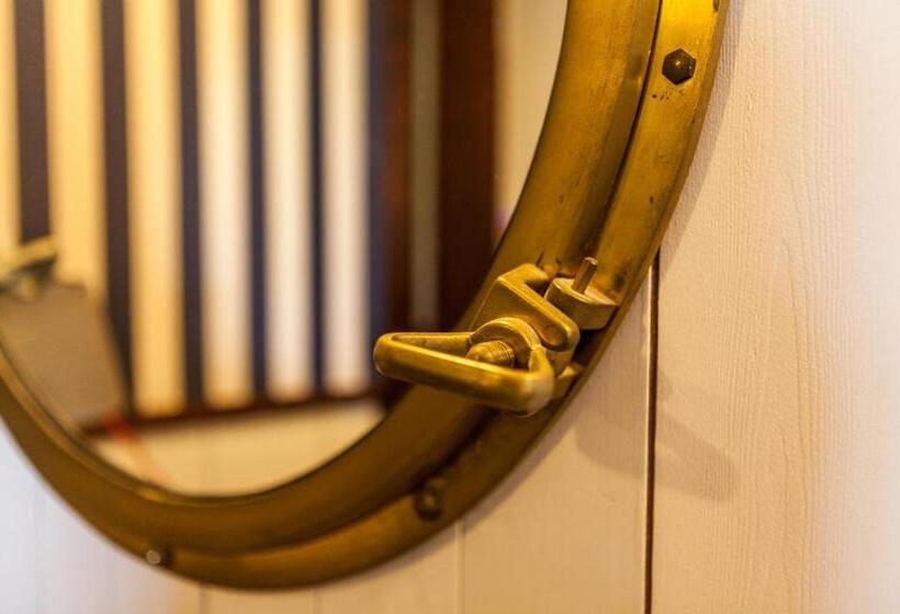 シングルデラックスルーム, Boat Hotel De Barge