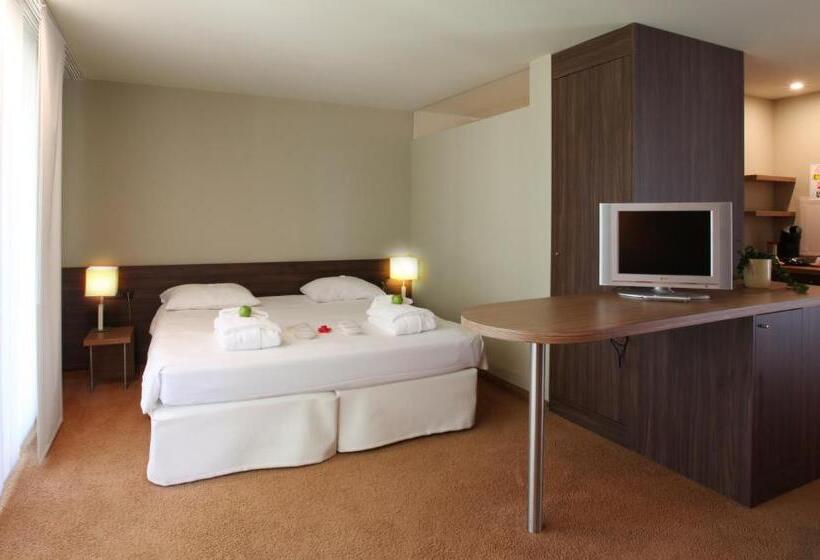 חדר משפחתי, De Pits