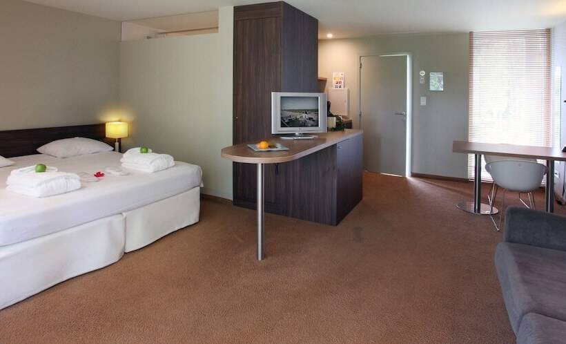 חדר דלוקס, De Pits