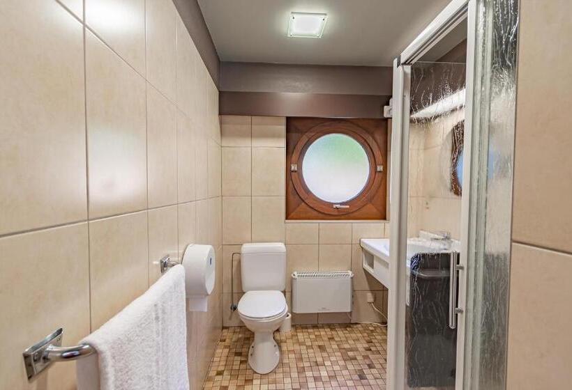 غرفة عائلية, Les Rhodos