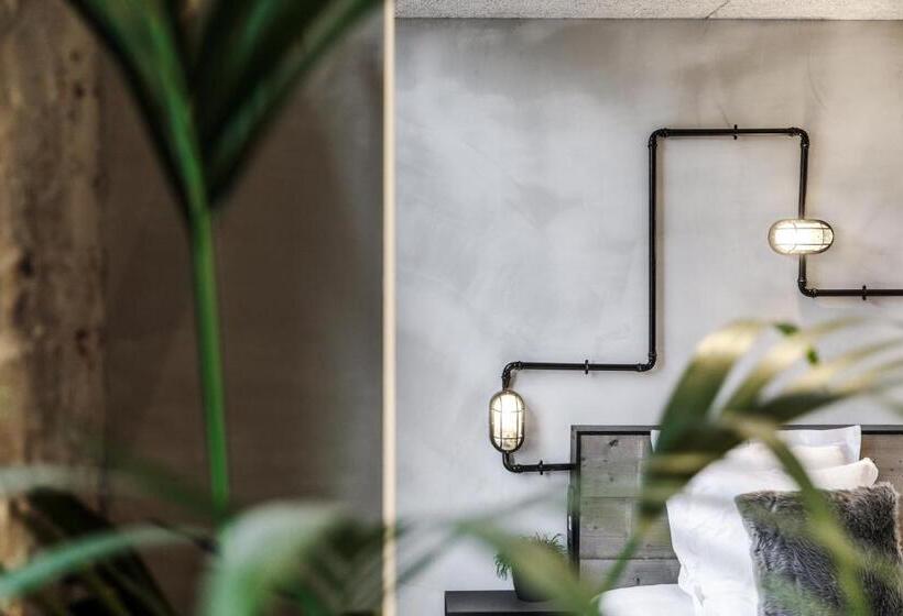 חדר סטנדרט, Upstairs