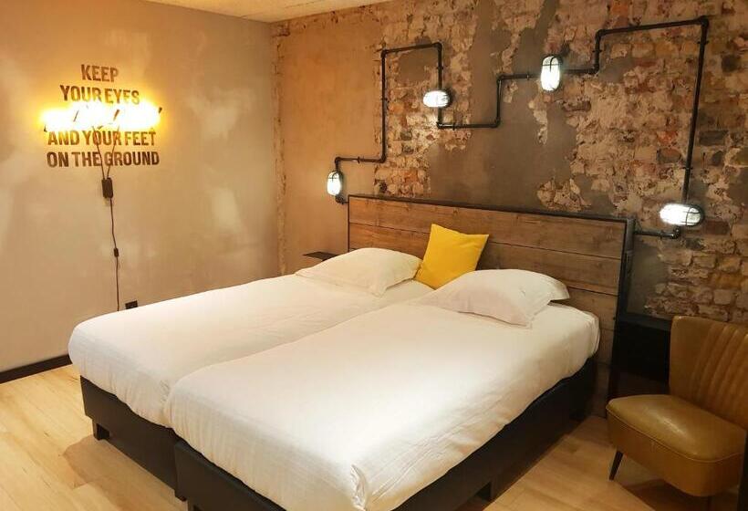 חדר סטנדרט, Upstairs