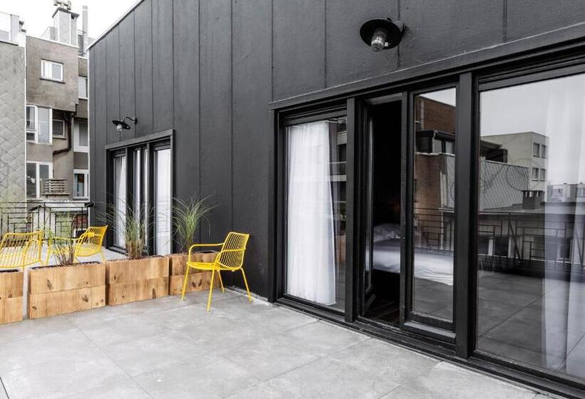 חדר פנטהאוז, Upstairs