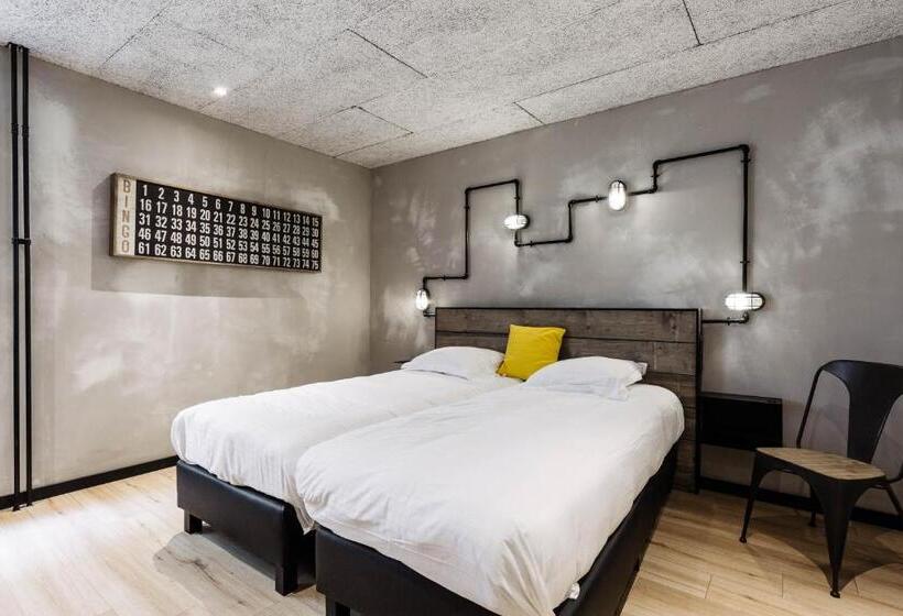 חדר סטנדרט, Upstairs