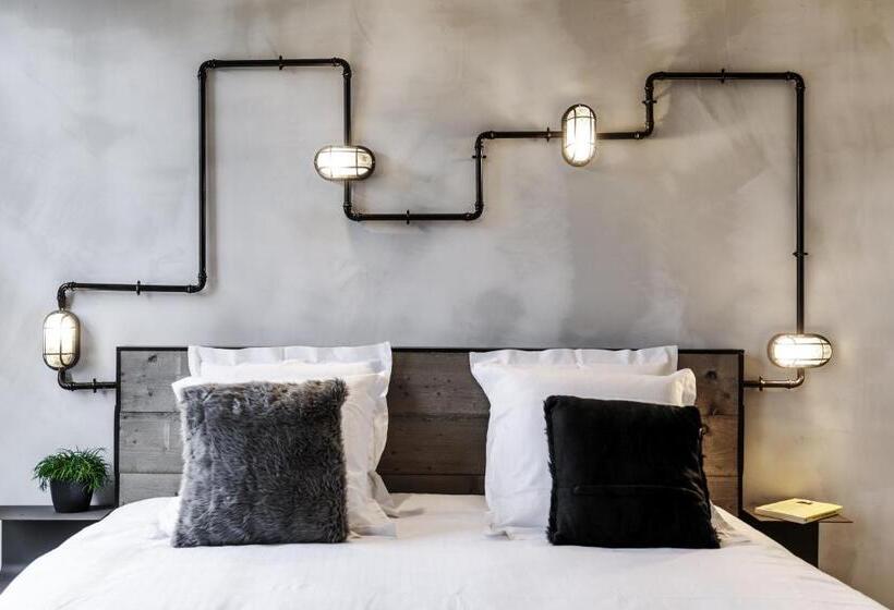 חדר סטנדרט, Upstairs