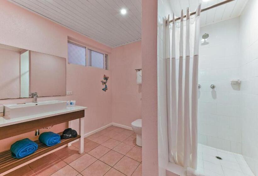 تختخواب در اتاق مشترک, Butterfly Beach