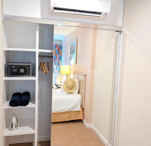 Superior Studio Pool View, Butterfly Beach