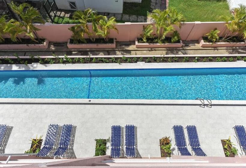 Superior Studio Pool View, Butterfly Beach