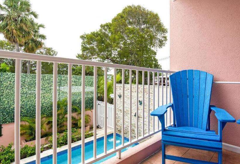 Superior Studio Pool View, Butterfly Beach