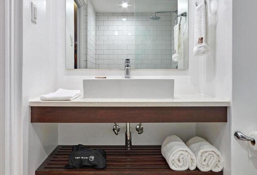 استودیوی لوکس, Butterfly Beach