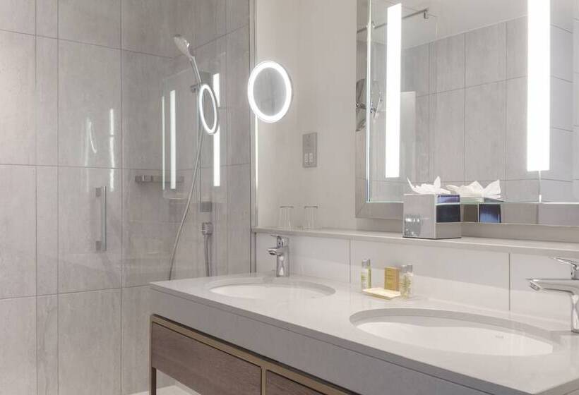 キングサイズベッドのスイートルーム, Oxford Belfry Hotel & Spa