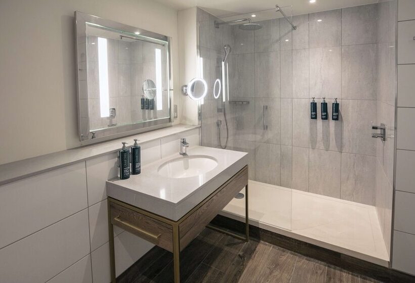 キングサイズベッドのスイートルーム, Oxford Belfry Hotel & Spa